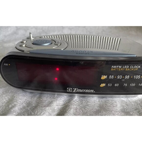 Emerson AM/FM Digital LED Alarm Clock Radio CK5029 Tested - Picture 3 of 8
